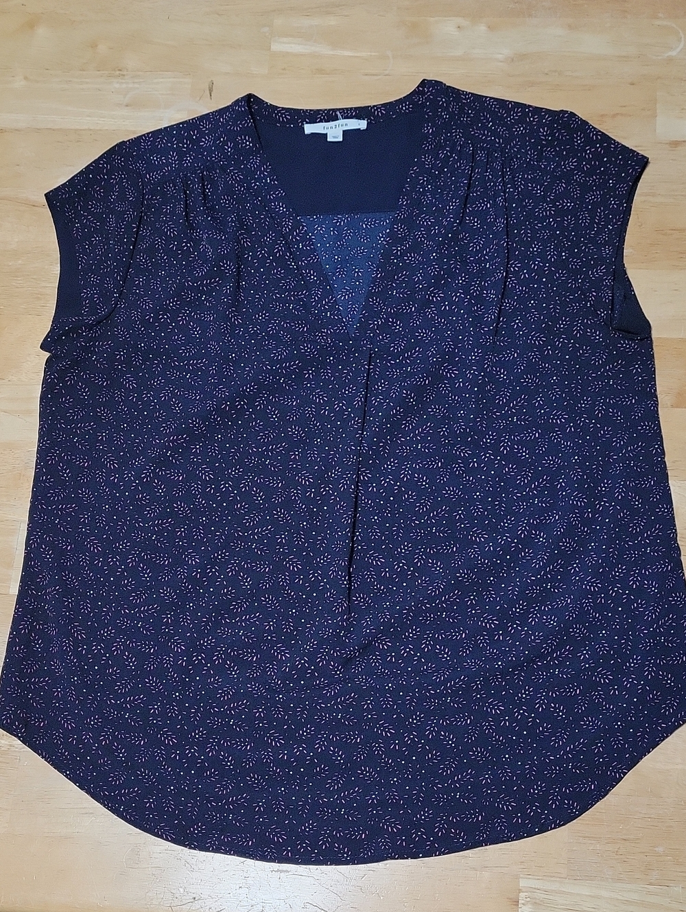 Women's Fun2Fun Navy Cap Sleeve V-Neck Top - Picture 10 of 12